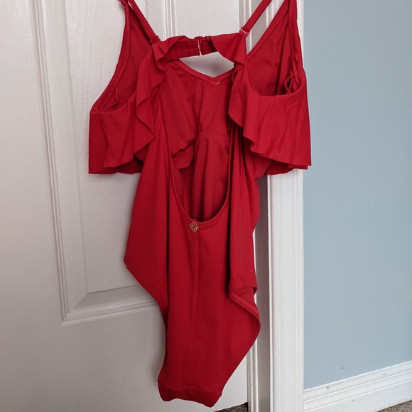 Stunning one-piece swimsuit - Picture 2 of 4